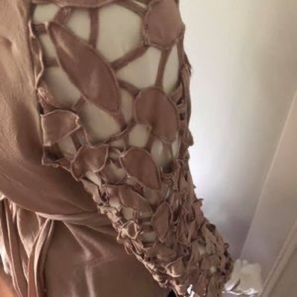 BCBG Silk Blush Blouse with unique sleeves and details. Size L - Picture 6 of 7